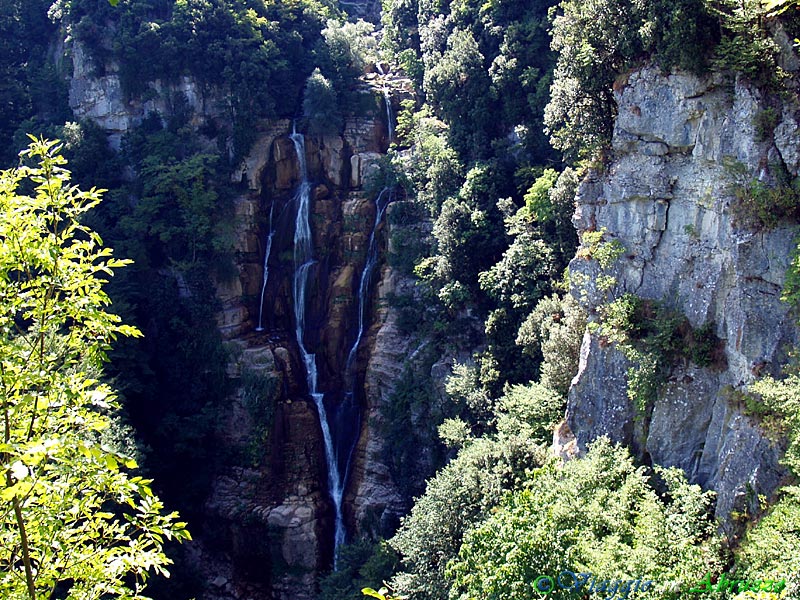 06-P1011832+.jpg - 06-P1011832+.jpg - Le Cascate del Verde, formate da un triplice salto consecutivo che complessivamente misura circa 200 m.