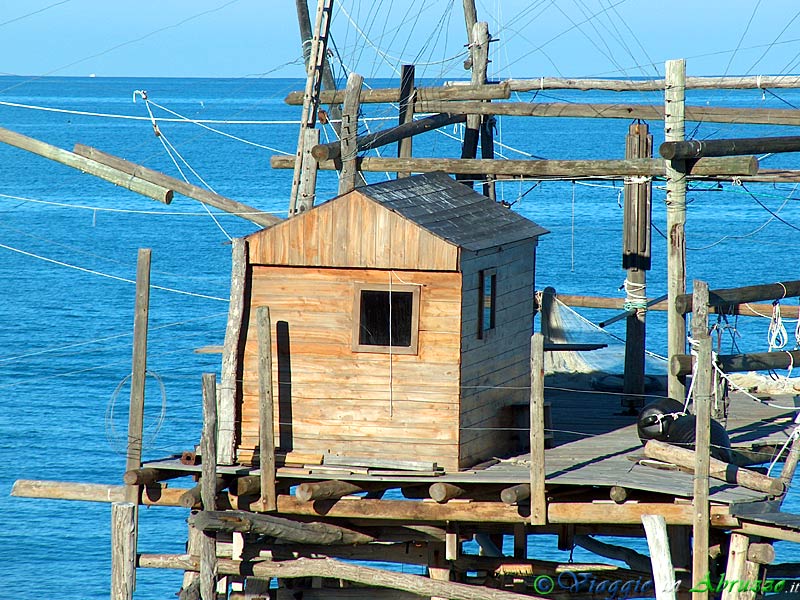 14-HPIM5299+.jpg - 14-HPIM5299+.jpg - Il "Trabocco di Turchino", reso celebre da Gabriele D'Annunzio nel romanzo 'Il Trionfo della Morte'.