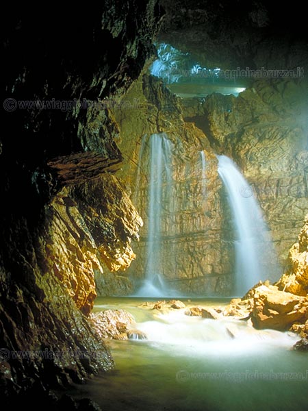 08-cascata.jpg - 08-cascata.jpg - "Sala della Cascata" (Foto gentilmente fornita dalla Soc. Progetto Stiffe SpA).