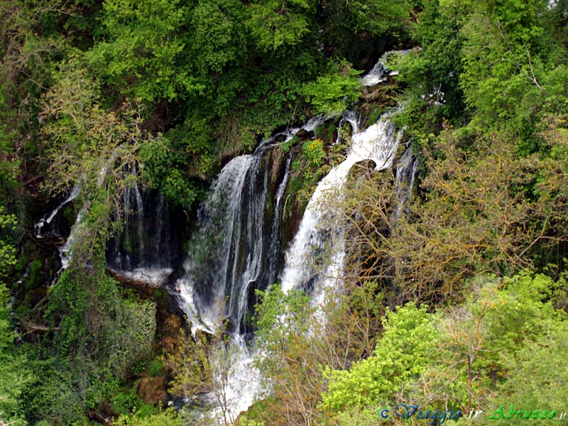 20-P5044312+.jpg - 20-P5044312+.jpg - Le spettacolari cascate fuori dalle grotte.