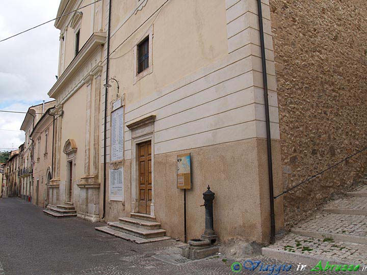 21-P5305355+.jpg - 21-P5305355+.jpg - La chiesa della SS. Trinità (XVII sec.).