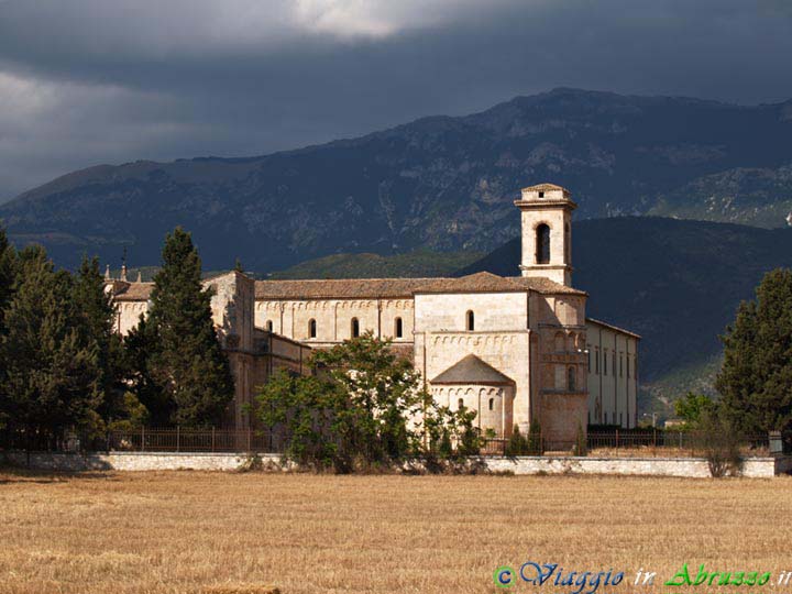19_P8059605+.jpg - 19_P8059605+.jpg - La Basilica di S. Pelino (XI-XII sec.).