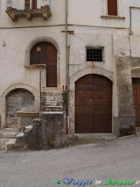 29_P5305555+.jpg - 29_P5305555+.jpg - Una casa-bottega medievale nel centro storico del borgo.
