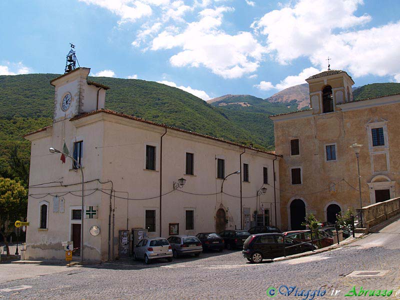 11_P8059410+.jpg - 11_P8059410+.jpg - La chiesa e il convento di S. Chiara (IX-XVI sec.).