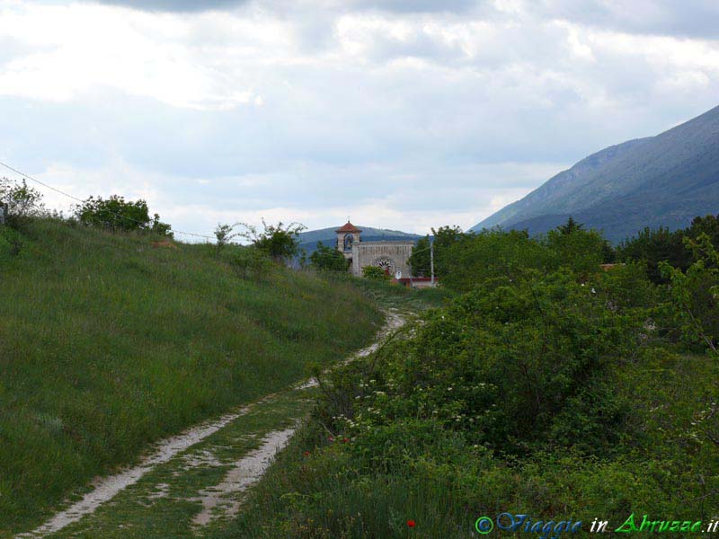 04_P1040221+.jpg - 04_P1040221+.jpg - Panorama da Alba Fucens, frazione di Massa d'Albe.
