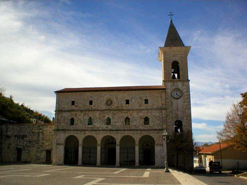 04_PA140078+.jpg - 04_PA140078+.jpg - La cattedrale di S. Maria. (Foto gentilmente concessa dal Comune di Pescina)