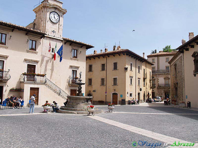 03-P6015690+.jpg - 03-P6015690+.jpg - Piazza del Municipio.