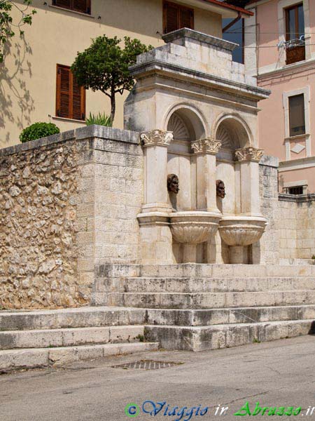 10_P5114680+.jpg - 10_P5114680+.jpg - La fontana di S. Rocco.