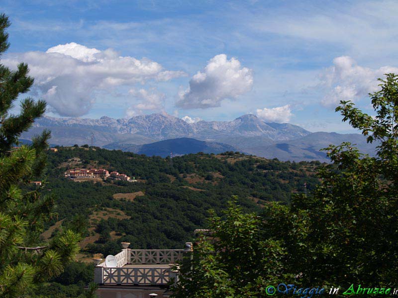 12-P8107084+.jpg - 12-P8107084+.jpg - Panorama dal borgo.