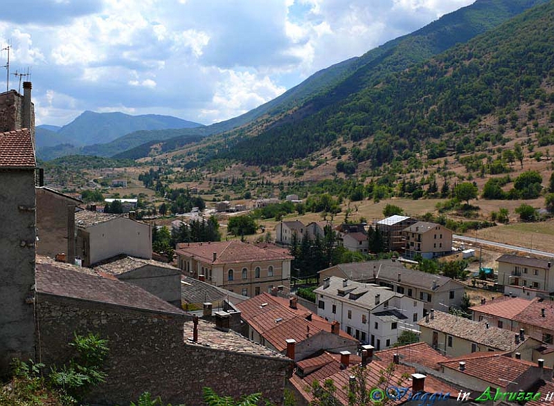 19-P1060806+.jpg - 19-P1060806+.jpg - Panorama dal borgo.