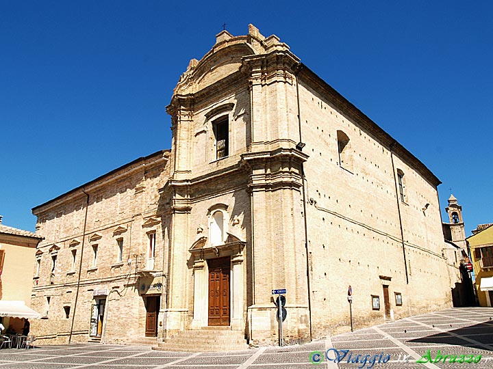 13-P9110925+.jpg - 13-P9110925+.jpg - La chiesa parrocchiale.