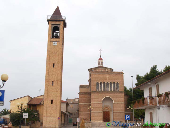 03-PA133168+.jpg - 03-PA133168+.jpg - La chiesa di S. Filippo e S. Giacomo.