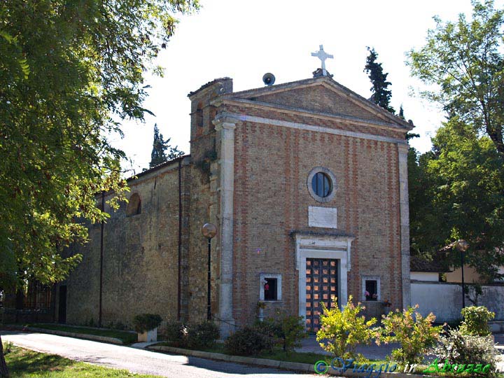 06-P9221491+.jpg - 06-P9221491+.jpg - Il Santuario della Madonna dell'Assunta (o della Madonna della Quercia), edificato nel luogo dove la Vergine apparve su una quercia. In Suo onore il 15 Agosto presso il Santuario si svolge una suggestiva processione con carri carichi di doni.