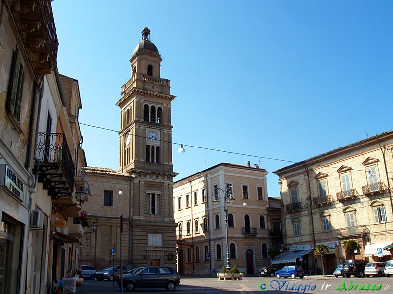 11-P4115635+.jpg - 11-P4115635+.jpg - Piazza Umberto I.