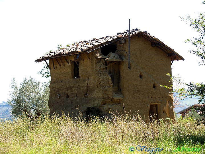 09-P8229244+.jpg - 09-P8229244+.jpg - Una vecchia casa in terra cruda.