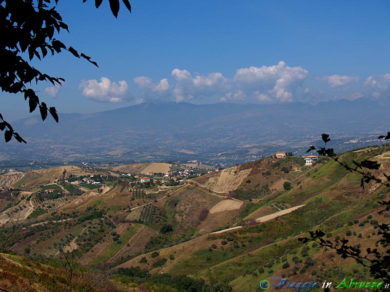 10-P8229222+.jpg - 10-P8229222+.jpg - Panorama dal borgo.