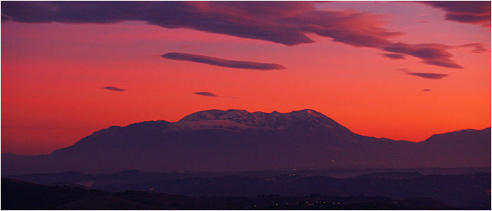 Il massiccio della Majella (2795 m., seconda vetta degli Appennini), la 'Montagna Madre'