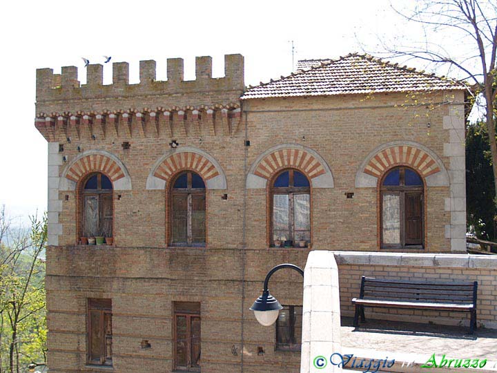 08-P4083915+.jpg