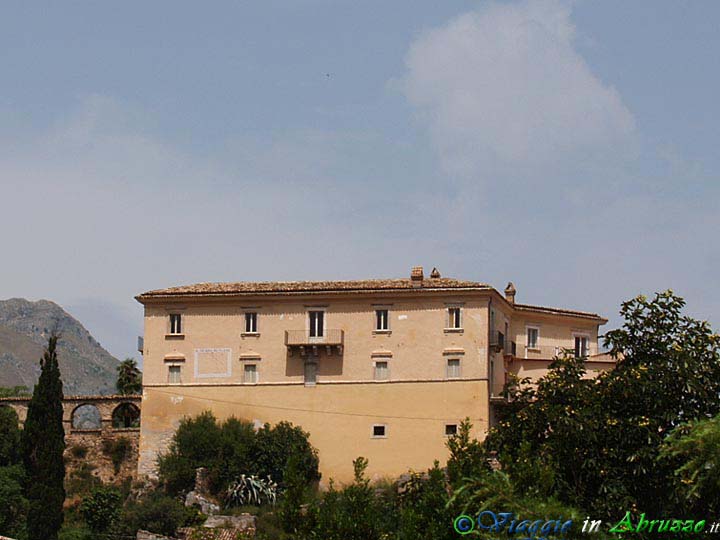04-P6221865+.jpg - 04-P6221865+.jpg - Il Palazzo Mazzara, chiamato anche il "Castelluccio".