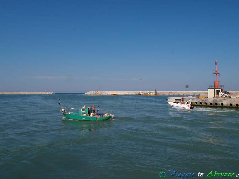 05-P7052567+.jpg - 05-P7052567+.jpg - Pescara: il porto-canale.