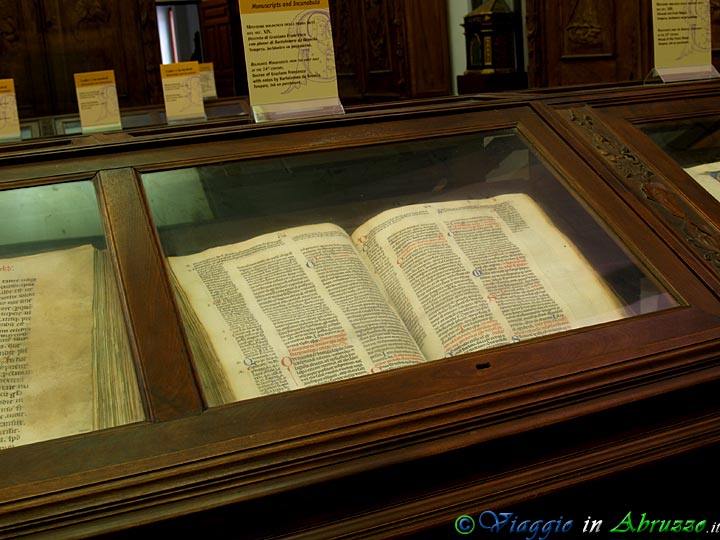17-PC280490+.jpg - 17-PC280490+.jpg -  Sala codici miniati e incunaboli (XII-XVIII sec.).