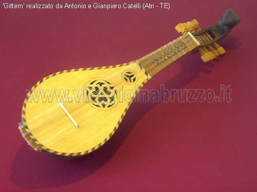 008.jpg - 008.jpg - STRUMENTI A CORDA (STRING INSTRUMENTS): Gittern.