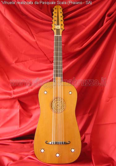 010.jpg - 010.jpg - STRUMENTI A CORDA (STRING INSTRUMENTS): Vihuela.