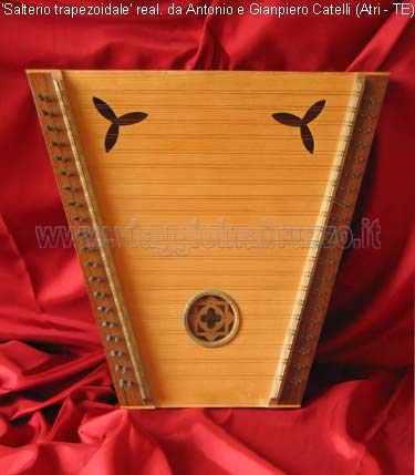 011.jpg - 011.jpg - STRUMENTI A CORDA (STRING INSTRUMENTS): Salterio trapezoidale.