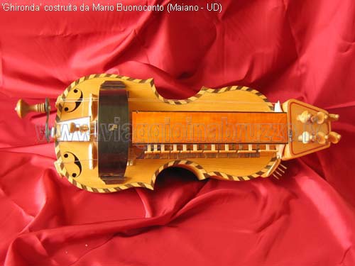 024.jpg - 024.jpg - STRUMENTI A CORDA (STRING INSTRUMENTS): Ghironda.
