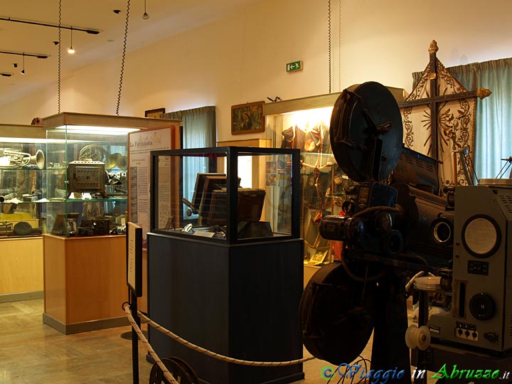 03-PC250383+.jpg - 03-PC250383+.jpg - Sezione Cinema e Fotografia.