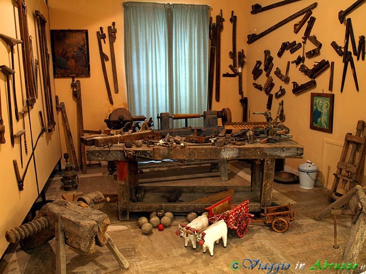 19-PC250414+.jpg - 19-PC250414+.jpg - Antico laboratorio di falegnameria.