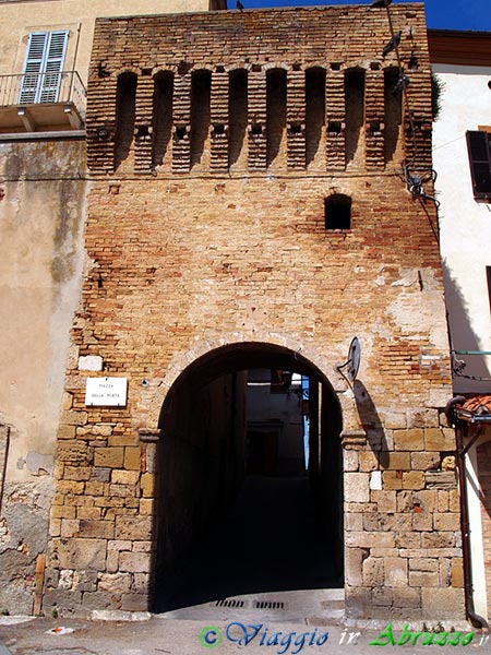 05-P5127083+.jpg - 05-P5127083+.jpg - La porta turrita (XII sec.).