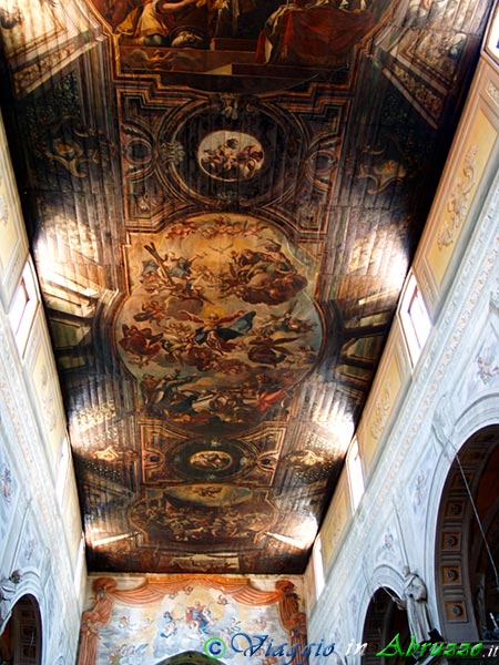 23-P5188089+.jpg - 23-P5188089+.jpg -  Il soffitto ligneo (XVIII sec.) della collegiata di "S. Maria in Platea" (XIV sec.).