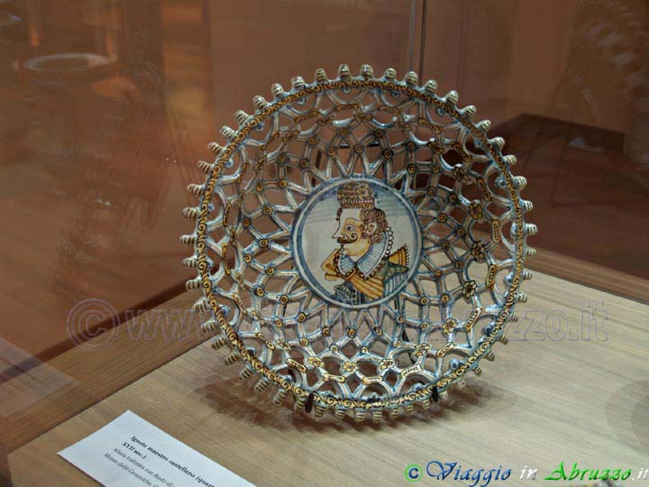 28-P4013597+.jpg - 28-P4013597+.jpg - Museo della Ceramica di Castelli.