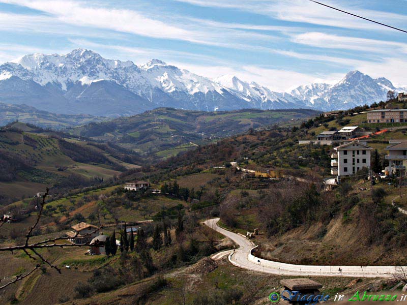 10-P1010868+.jpg - 10-P1010868+.jpg - Panorama dal borgo.