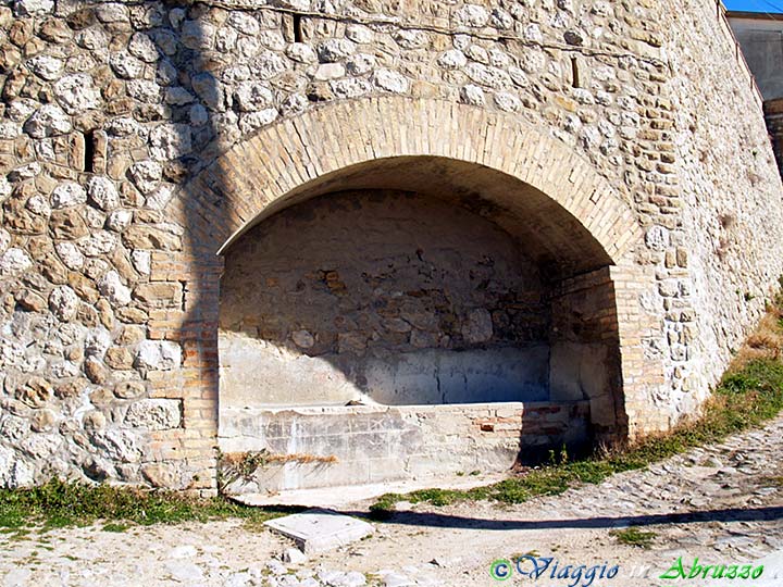 12-P1010755+.jpg - 12-P1010755+.jpg - Una vecchia fonte.