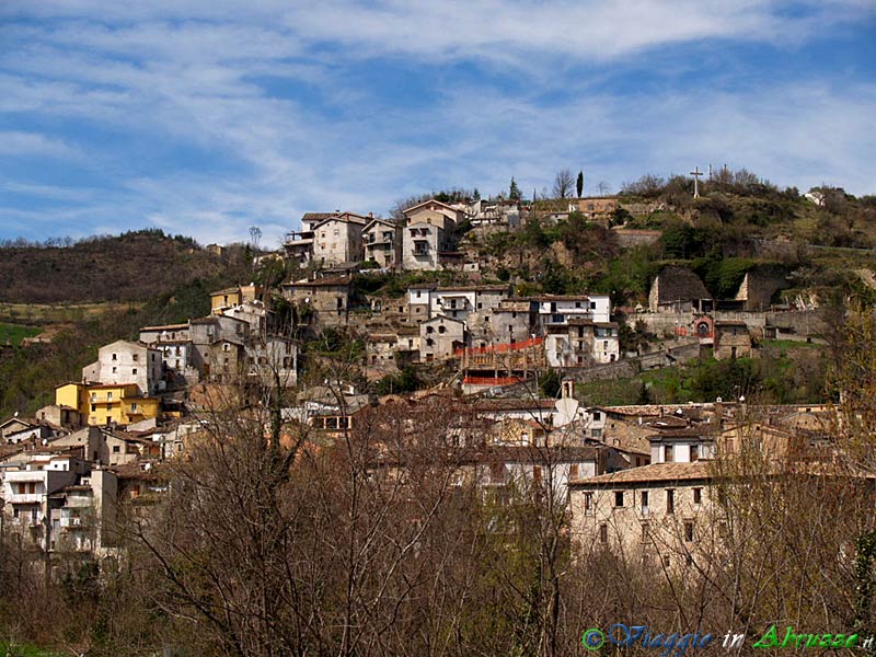 02-P3292141+.jpg - 02-P3292141+.jpg - Il nucleo più antico di Montorio al Vomano, di epoca medievale.