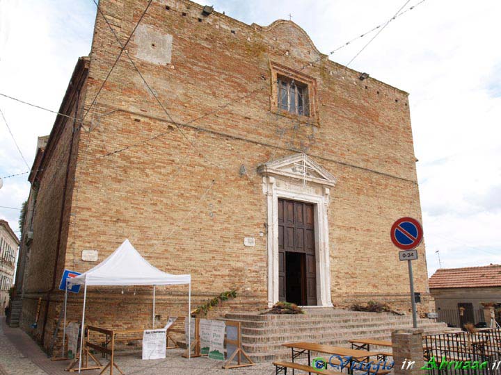 24-P8035959+.jpg - 24-P8035959+.jpg - La chiesa della SS. Annunziata, nella frazione Montepagano.