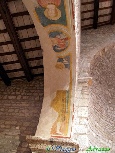 24-P5066526+.jpg - 24-P5066526+.jpg - Affreschi nella chiesa di "S. Maria ad Vicum" (X sec.).